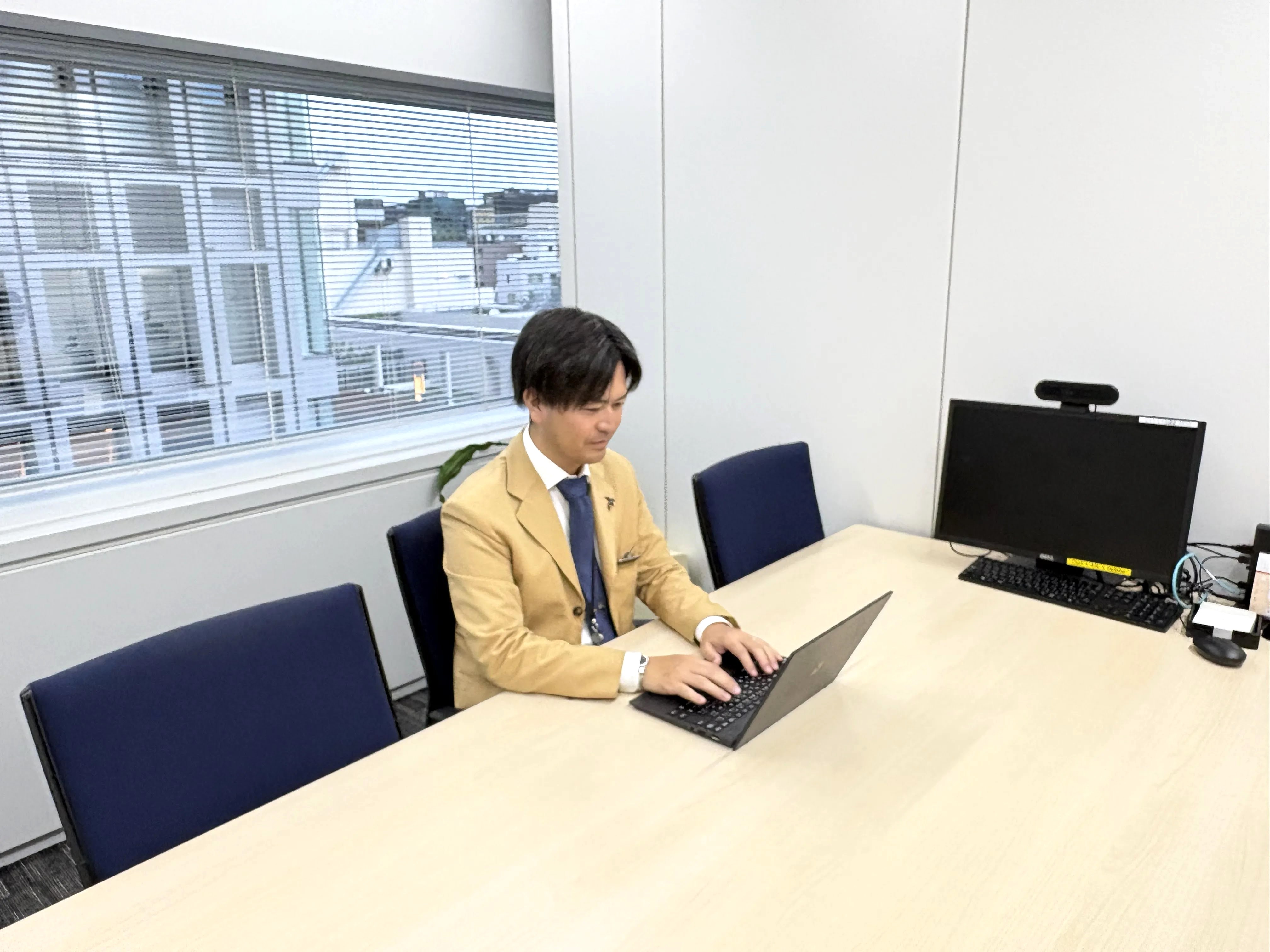 レイシャス営業推進部担当者の写真「全国各地のお客様へ」